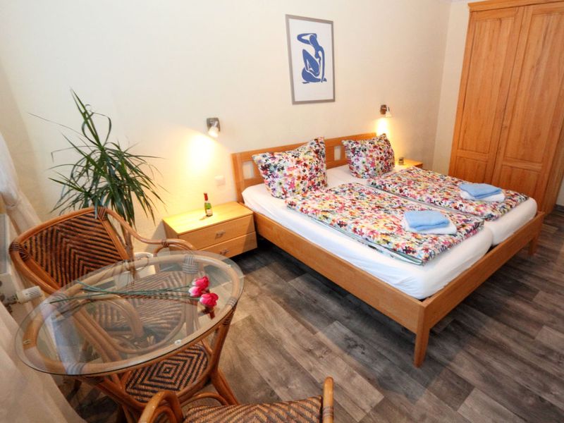 /images/fewo-gross/schlafzimmer/SchlafzimmerA_0001.jpg