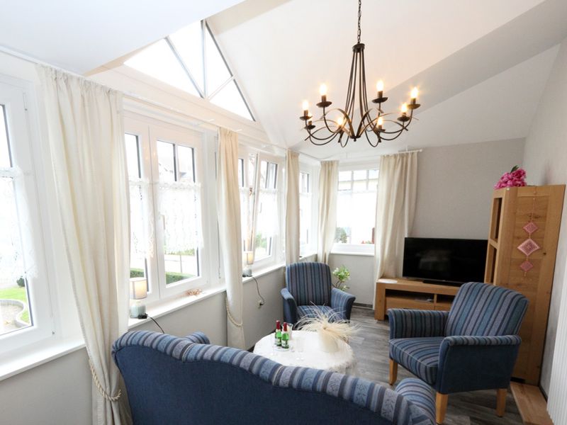 /images/fewo-gross/wohnraum/wohnzimmer02.jpg
