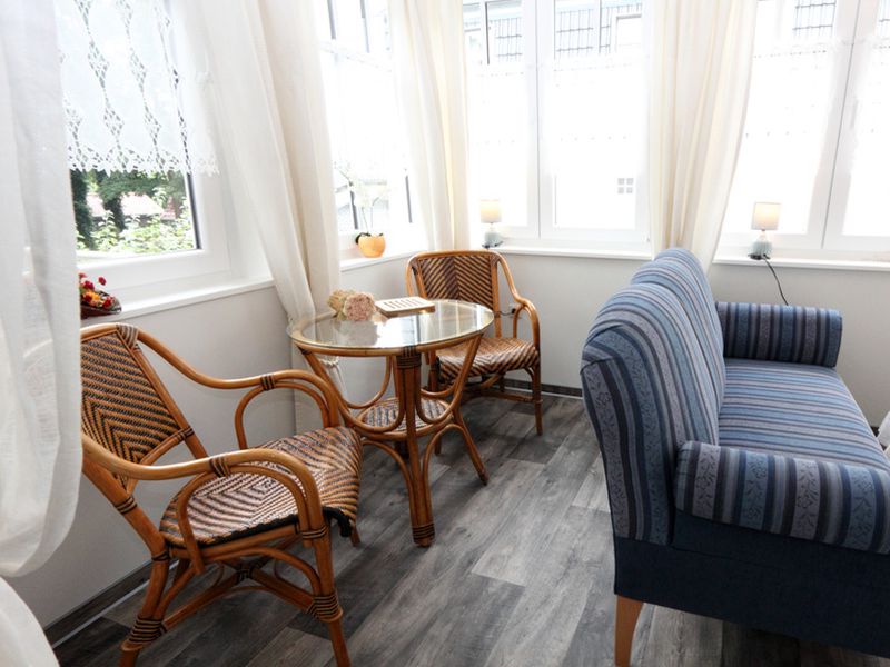 /images/fewo-gross/wohnraum/wohnzimmer04.jpg